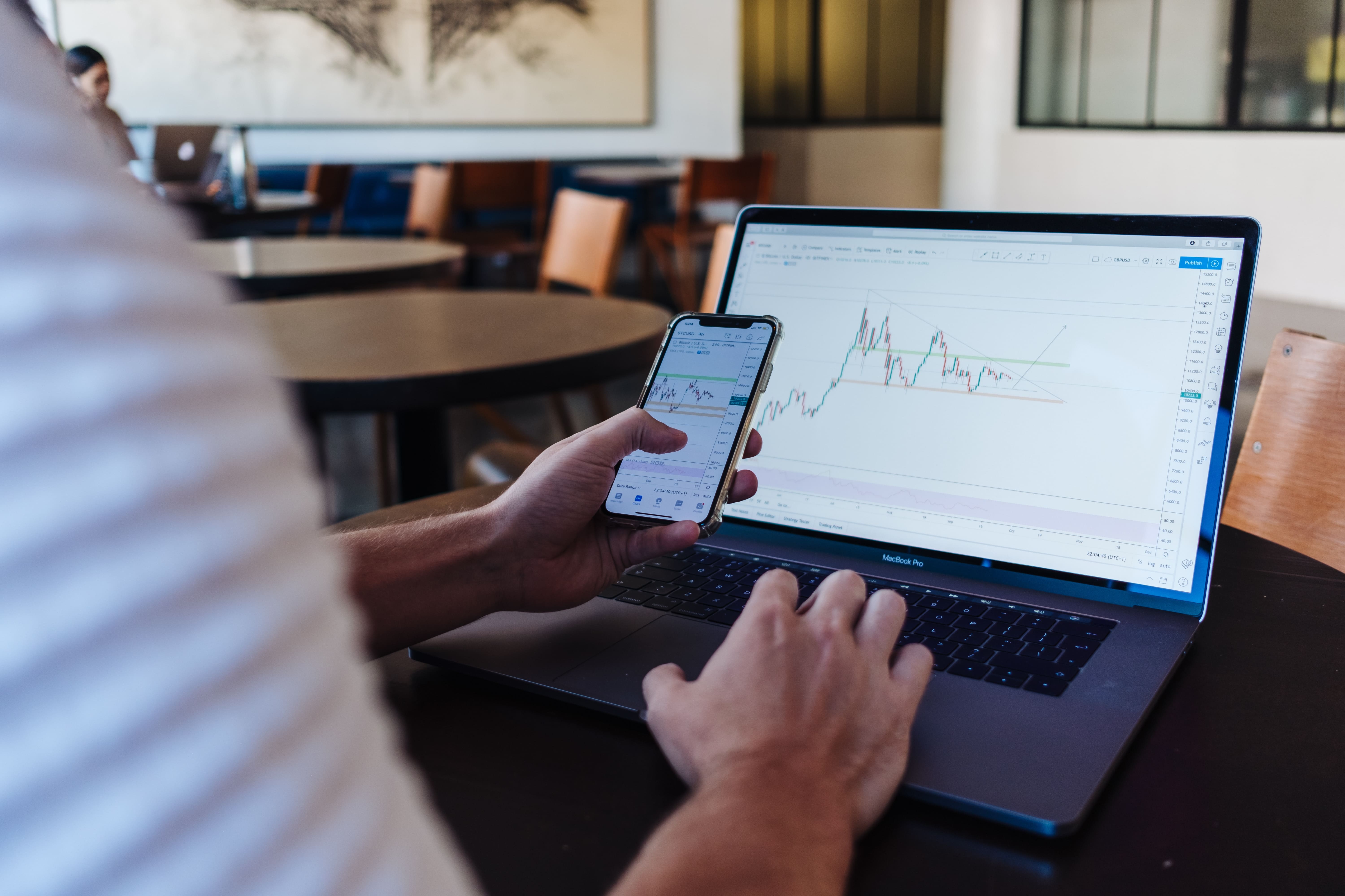 man-on-laptop-stocks-with-iphone-robo-advisor-velox-clearing