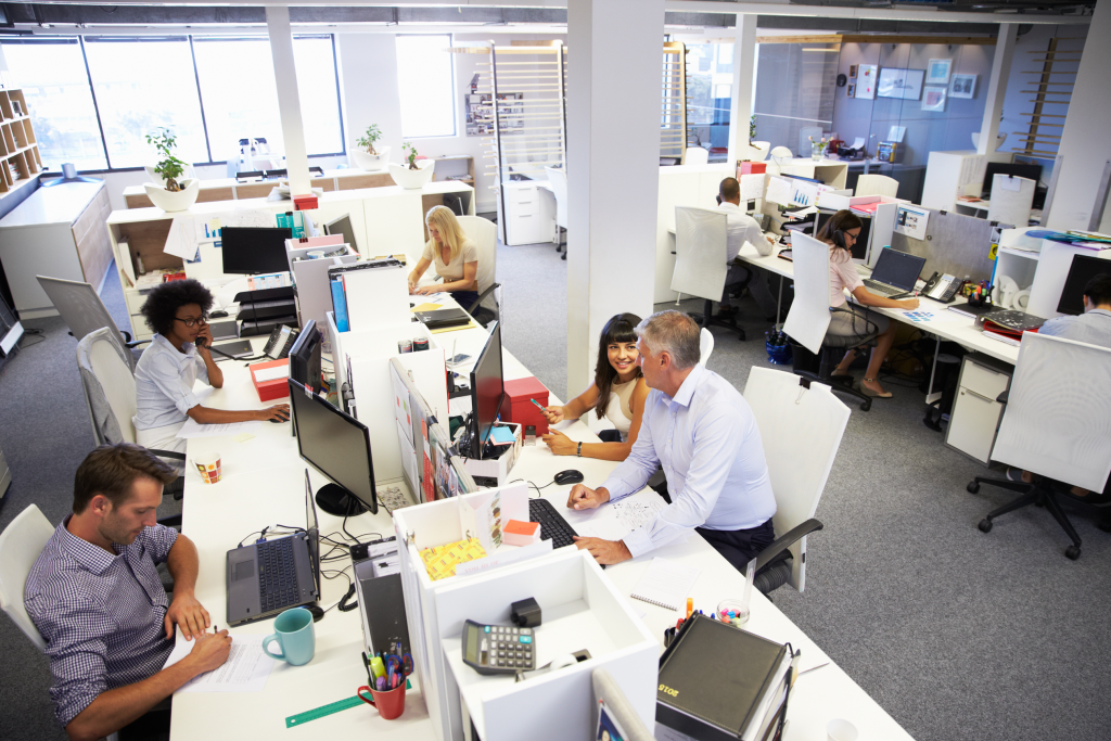 office-team-working-together-computer-desk-trading-robo-advisor-roboadviser-finance